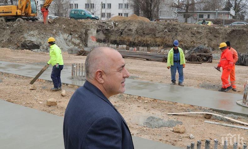 ИЗВЪНРЕДНО В ПИК! Премиерът Борисов инспектира изграждането на бул. Васил Левски във Варна (СНИМКИ)