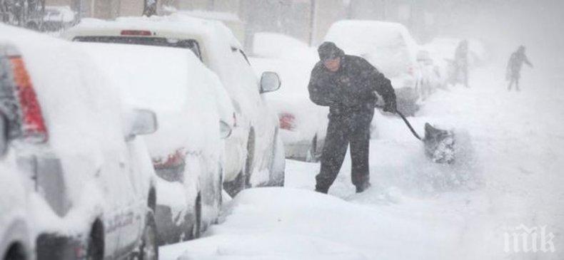 Снежната покривка във Враца достигна 30 см