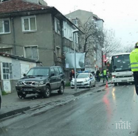Кола помете жена на пешеходна пътека в Пловдив (СНИМКИ)
