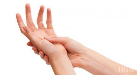 разкритие пукат пръстите ръцете