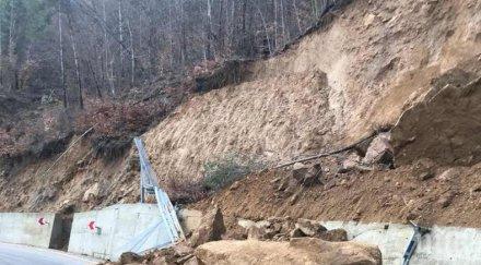 срутище спря движението пътя асеновград лъки