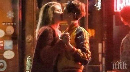 лесбо афера парис джексън кара делевин имат връзка