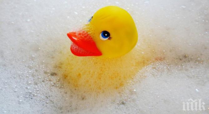 ВНИМАВАЙТЕ С ИГРИТЕ! Патето за вана е рай за бактериите