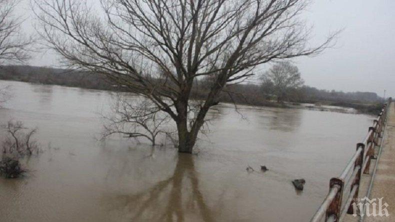 БЕДСТВИЕ! Марица и Арда наводниха Беломорска Тракия
