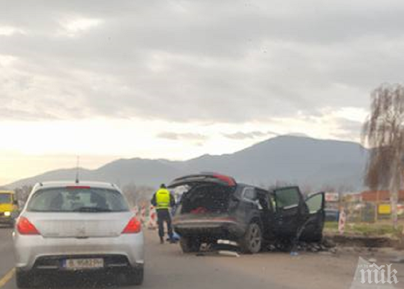 ОТ ПОСЛЕДНИТЕ МИНУТИ! Тежка катастрофа на пътя Асеновград - Пловдив, има ранени (СНИМКИ)