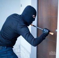 ИЗВЪНРЕДНО! Маскирана банда удари офиса на голяма компания в бургаски мол!
