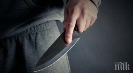 мъж първомай покани приятел гости извади нож