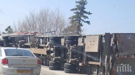 тир обърна пътя варна слънчев бряг