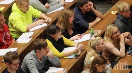 писаха кандидат студентите изпита история