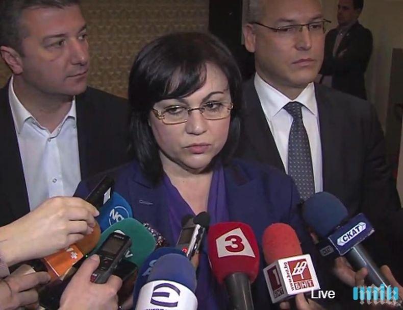 САМО В ПИК И РЕТРО! Корнелия засади доматите (СНИМКА)