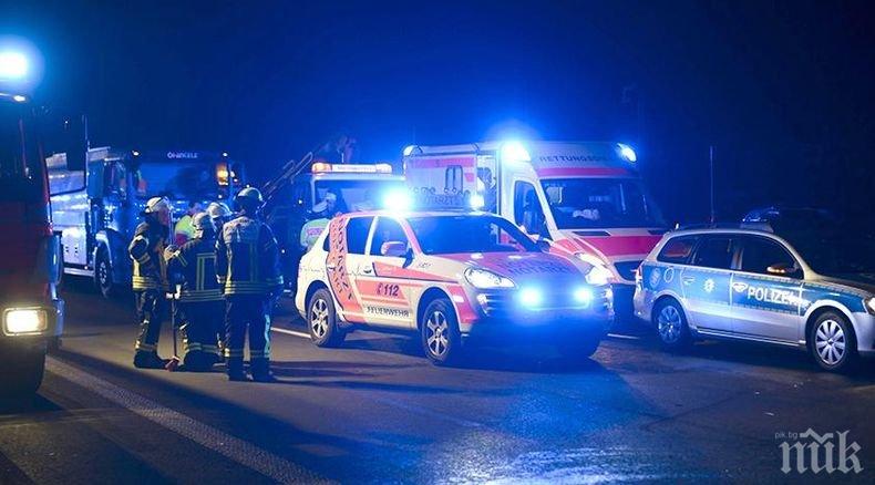 Един загинал и 18 ранени, след като туристически автобус се преобърна в Бавария