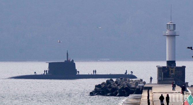 Турска подводница акостира във Варна