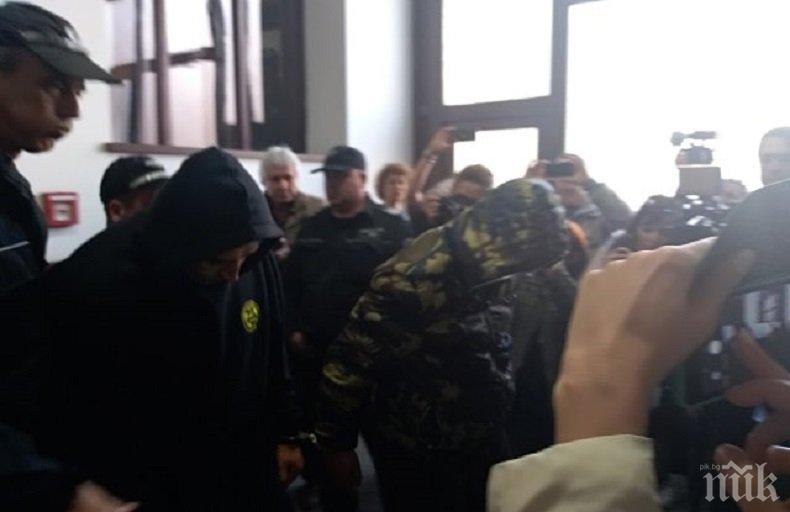 Без милост! Тикнаха убийците на софийския бизнесмен Венцислав в ареста, адвокатите им: Оставете ги там, иначе ще ги набият