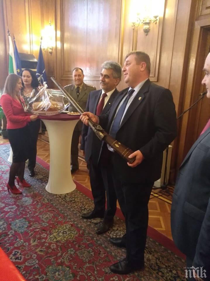 Воеводски ЧРД в МО: Дариха Каракачанов с пушки и ками (СНИМКИ)