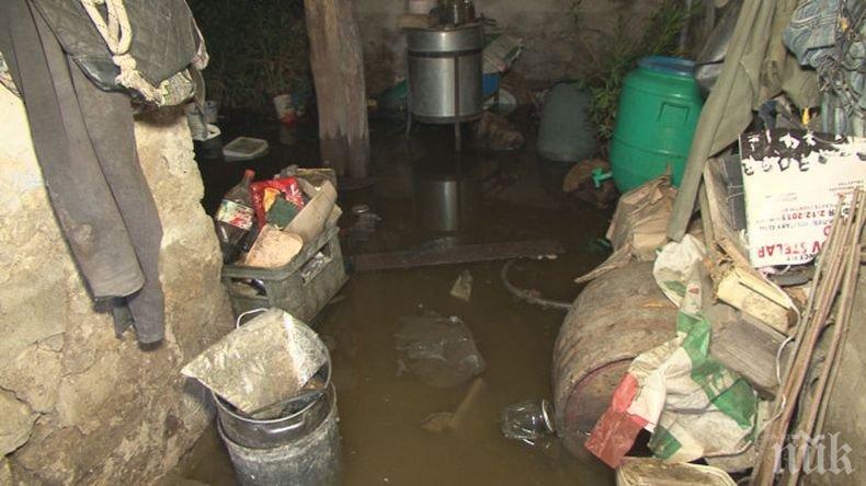 Жители на Хайредин твърдят, че ВЕЦ е причината за високите подпочвени води
