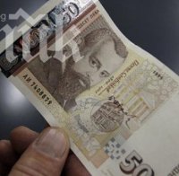 Некоректен работодател изнудва майка и трите ѝ деца