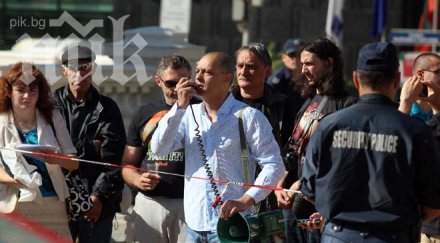 протест парламента дава дни