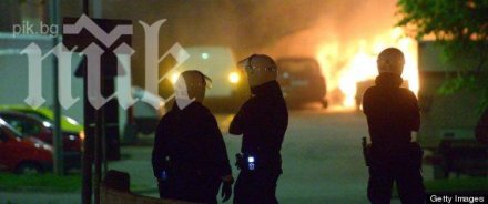 младежи предградие стокхолм опожариха 100 коли