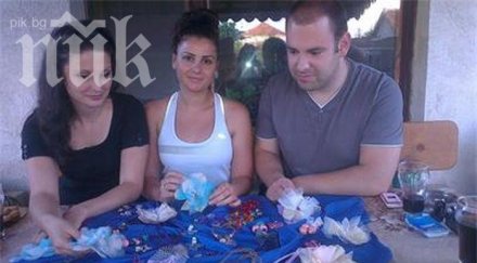 младежи продават собственоръчно изработени бижута спасят живота приятел