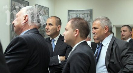 цветанов нареди опашка правят служебна снимка депутат ареста галерия