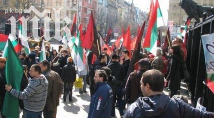 протестиращите подкрепа цацаров поискаха избори