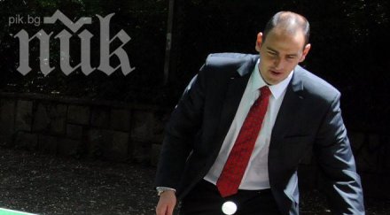 спортният министър води час физическо