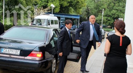 бившият мерцедес цецка цачева вози борисов