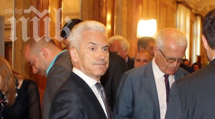 див екшън парламента волен налетя журналист скат