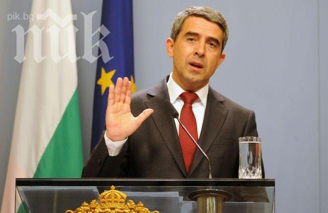 Президентът мистериозно отложи връчването на държавни отличия