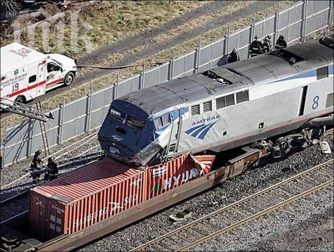 Скоростен влак дерайлира в Чикаго 