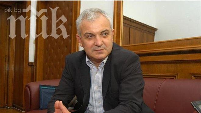 Явор Нотев пред ПИК: Не мога да коментирам агресията на Волен към журналисти