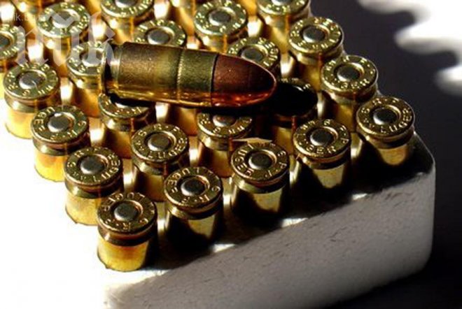 Полицаи иззеха незаконни боеприпаси от частен дом