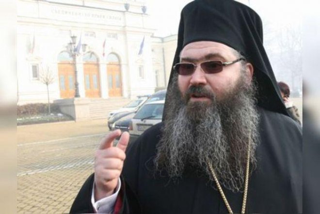 Епископ Йоан отслужи молебен за здраве за годишнината от земетръса в Перник