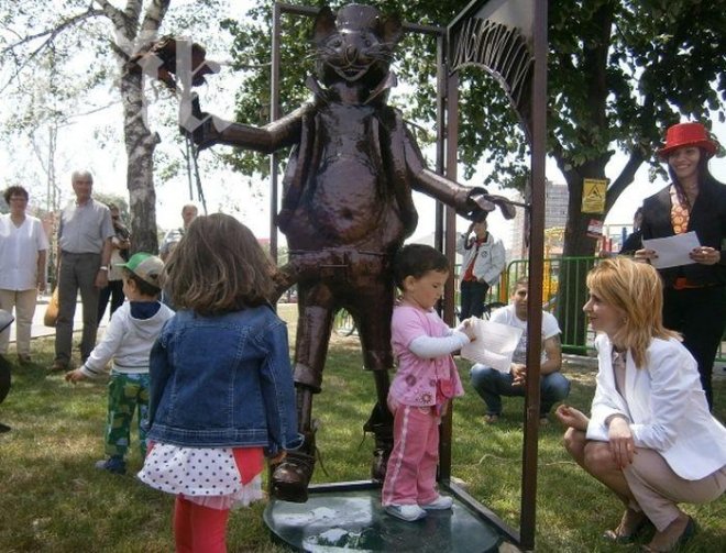 Метален котарак без опашка дариха руснаци на Габрово