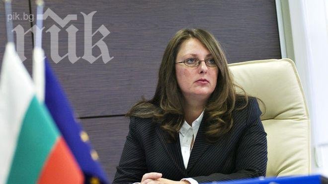 Бивша държавна чиновничка си запази 53 000 лева от сладки бонуси