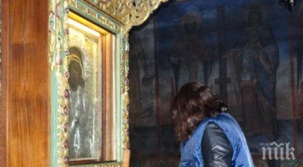 чудо икона бачковския манастир излекува онкоболна