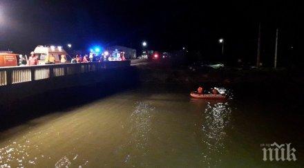 трагедия румъния микробус падна река жертвите снимки