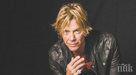 басистът аксел роуз става журналист заради шон пен