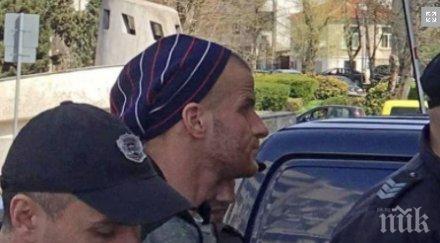 малката рижа остава решетките рецидивистът журналистите сладури усмихвам