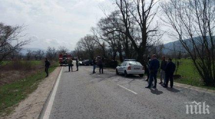 кървав разпети петък тир помете две коли загинал ранени обновена снимки