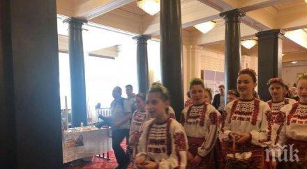 депутатите получиха безплатни яйца великден снимки