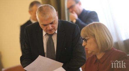 ексклузивно пик точно 1139 депутатите драснаха парламента ваканцията април