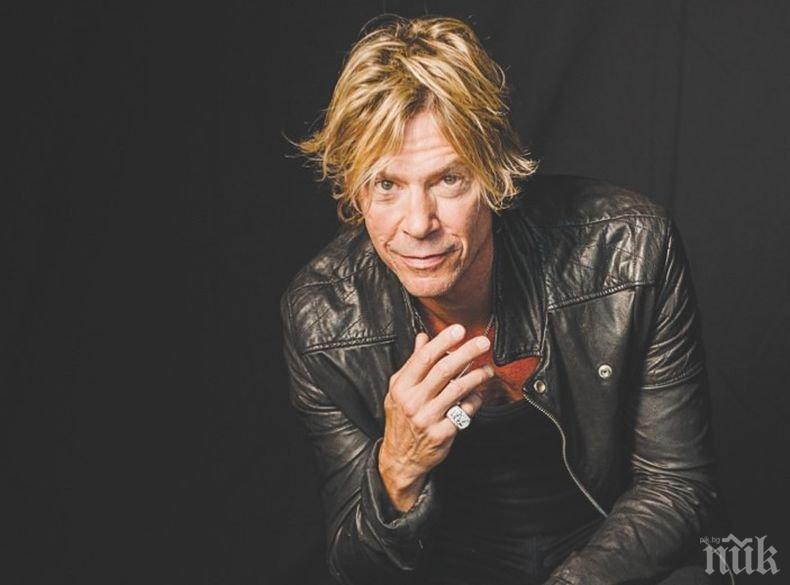 Басистът на Аксел Роуз става журналист заради Шон Пен