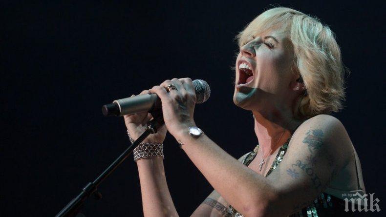 СЕНЗАЦИЯ! Публикуваха предсмъртния разговор на Долорес ОРиърдън! Чуйте последните думи на солистката на култовата банда Кренбърис