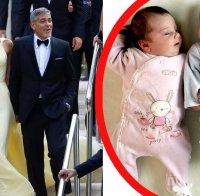 Звездите, които станаха бащи, след като чукнаха 50 години