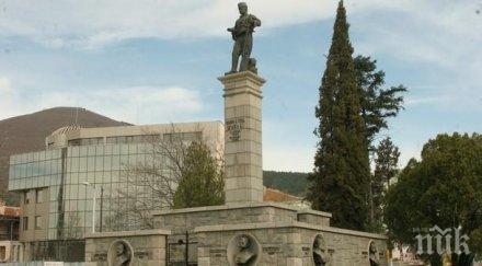 скандал разследват шефка мон конфликт интереси