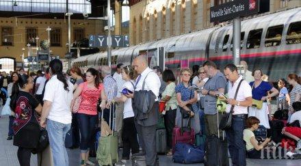 милиони французи туристи заложници стачкуващите железничари
