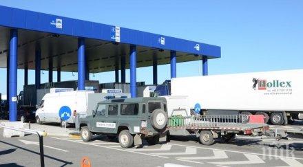 километрична опашка камиони коли дунав мост снимка