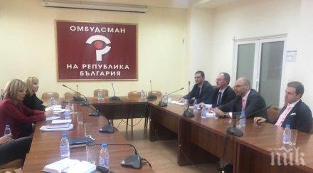 мая манолова подпука шефовете американските централи