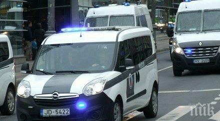 кървав ужас мъж нож рани трима тийнейджъри училищна дискотека рига